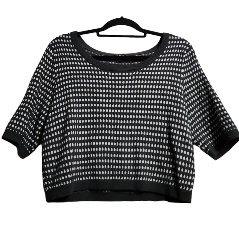 Torrid grey and white polka dot short sleeve crop sweater size 1x